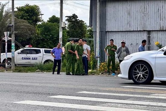 Thanh niên chặn ô tô, đâm tài xế tử vong trên Quốc lộ 1