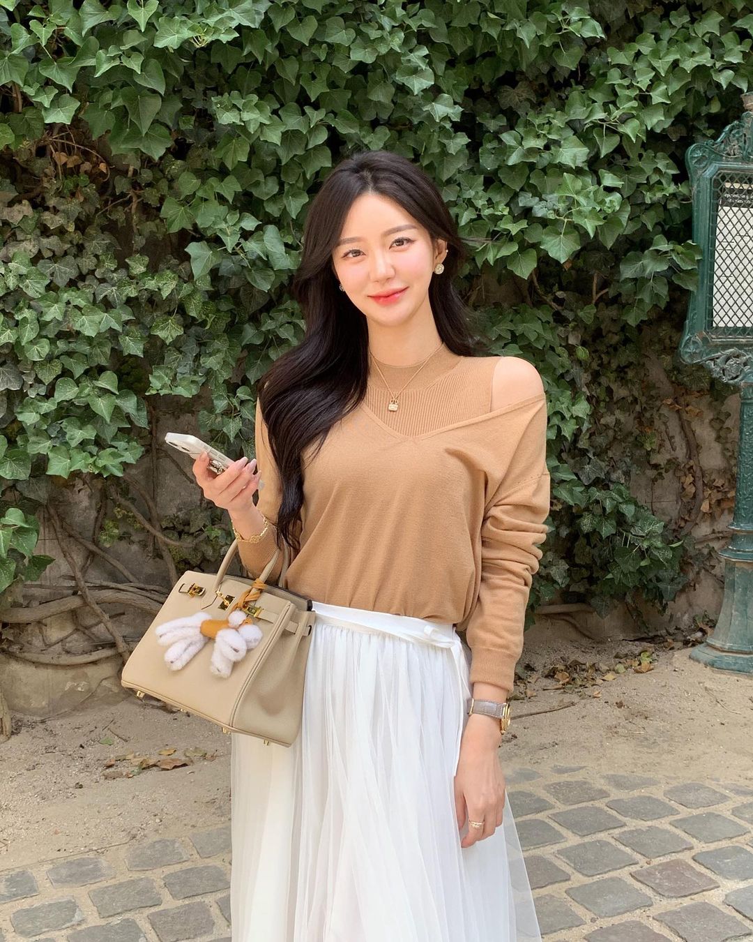 Kiểu chân váy đang được phụ nữ Hàn Quốc diện nhiều nhất mùa Thu này-1