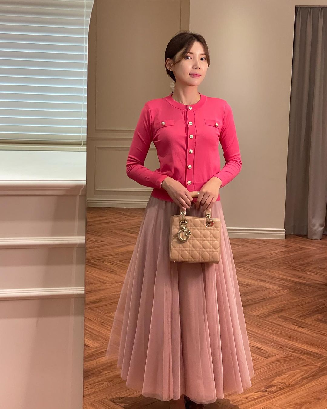 Kiểu chân váy đang được phụ nữ Hàn Quốc diện nhiều nhất mùa Thu này-5