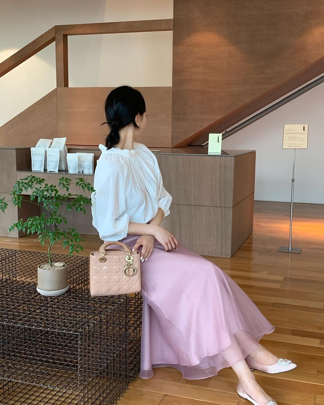 Kiểu chân váy đang được phụ nữ Hàn Quốc diện nhiều nhất mùa Thu này-6