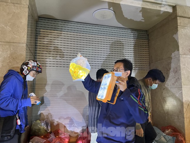 Chợ âm phủ ở TPHCM bán gì mà chỉ mở 3 tiếng, nhanh chóng biến mất lạ thường?-3