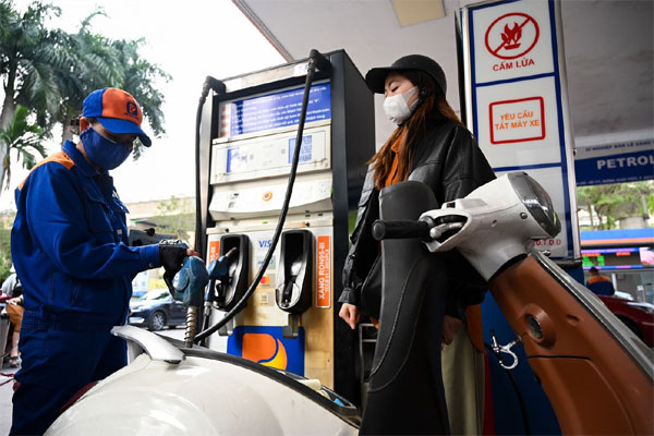 Giá xăng dầu hôm nay 26/8: Tiếp đà tăng-3