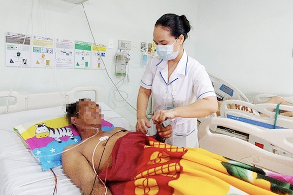 Ăn trứng cá nóc, một người tử vong, 2 người nhập viện khẩn-1