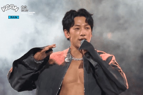 Bi Rain hứng biển đen đáng sợ tại KCON, vì sao netizen Hàn lại bình luận đáng đời?-1
