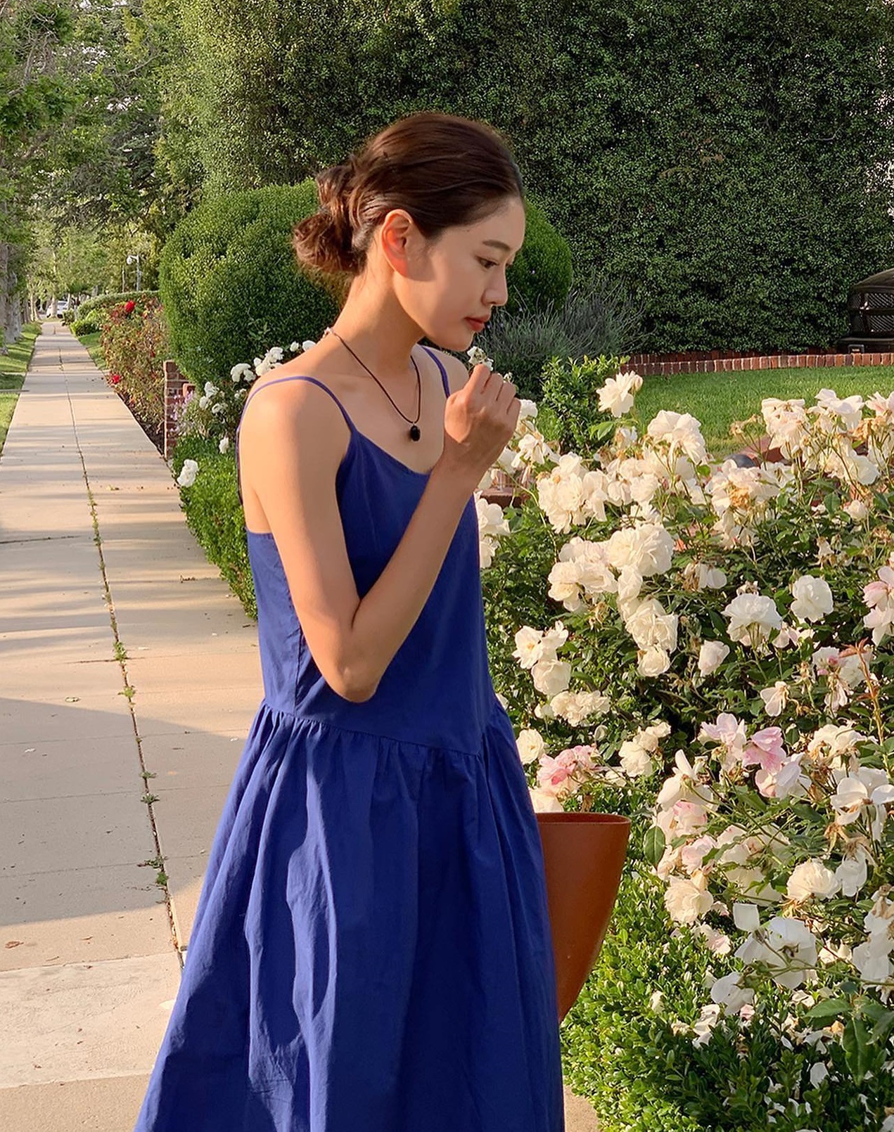 5 kiểu tóc tăng vẻ sang trọng khi diện váy-4