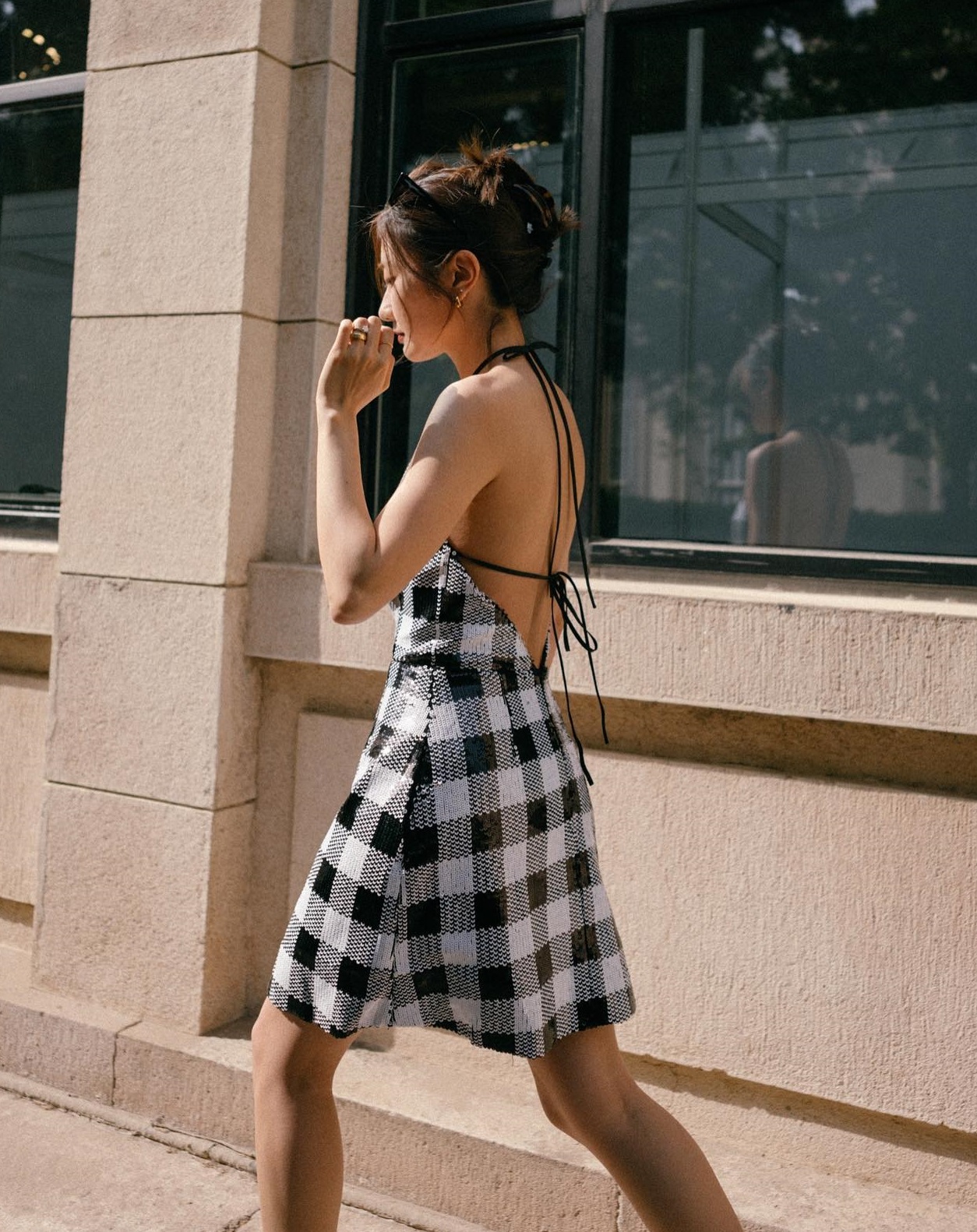 5 kiểu tóc tăng vẻ sang trọng khi diện váy-6