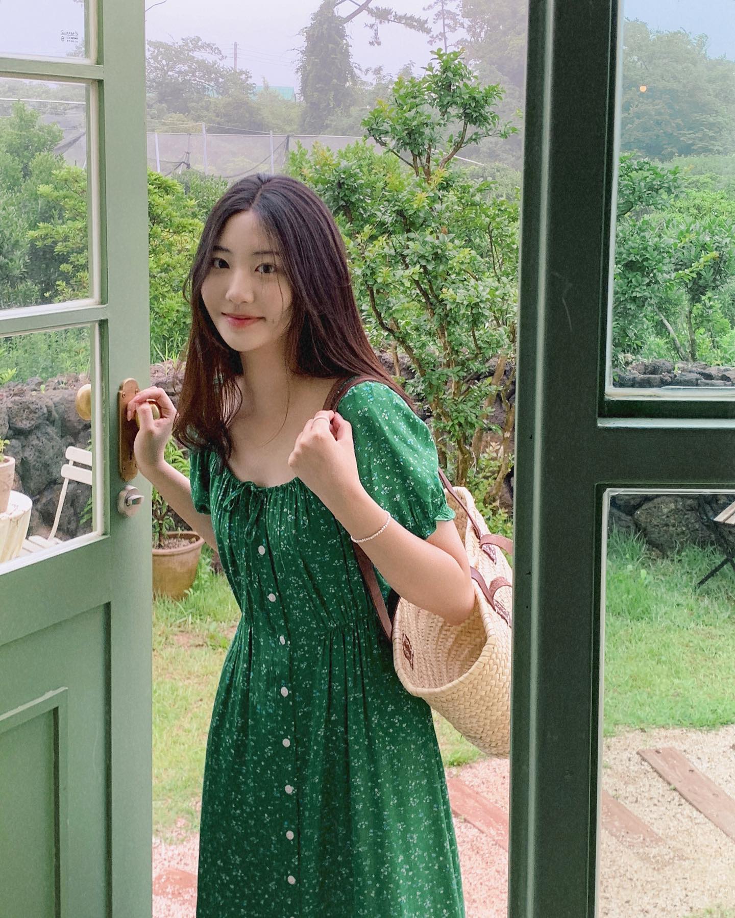 5 kiểu tóc tăng vẻ sang trọng khi diện váy-9