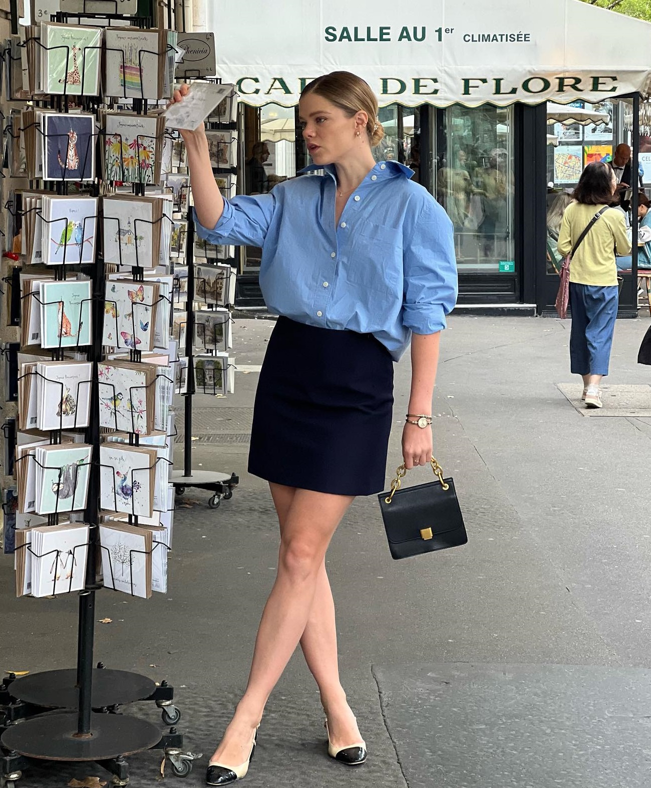 Quý cô người Pháp có phong cách diện áo sơ mi ấn tượng-3