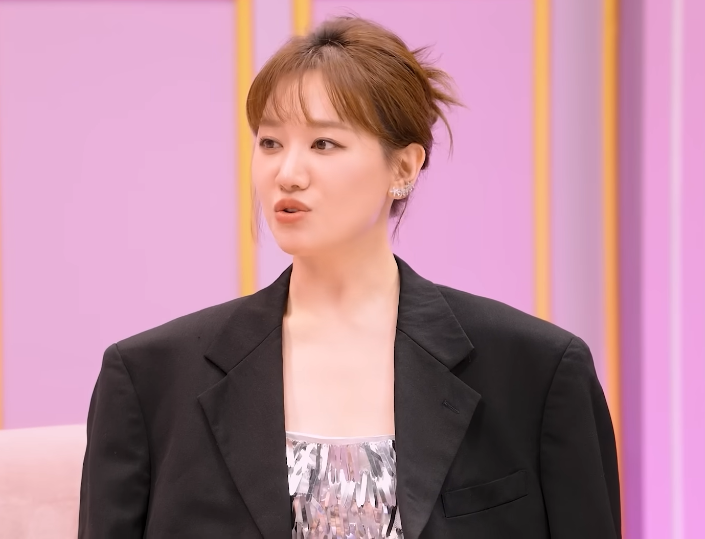 Giữa tâm bão Trấn Thành và Ngô Thanh Vân, Hari Won nói: Diễn viên như tờ giấy trắng, đổ màu gì phải ra màu đó”-2