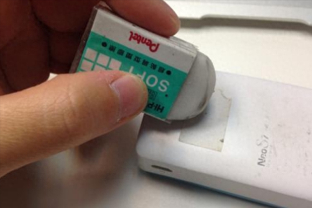 Sự khác biệt giữa học sinh giỏi và học sinh kém là gì: Từ một cục tẩy cũng có thể nhìn ra!-2