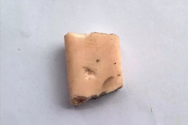 Sự khác biệt giữa học sinh giỏi và học sinh kém là gì: Từ một cục tẩy cũng có thể nhìn ra!-4