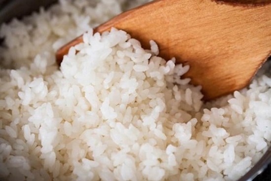 Ăn cơm nguội hâm nóng có ảnh hưởng đến sức khỏe không?