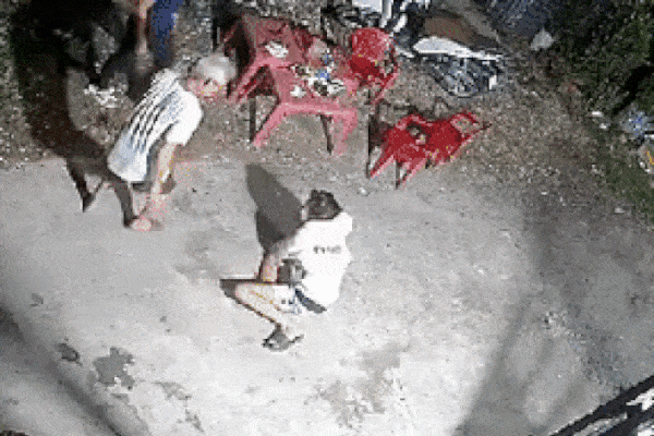 Nữ giáo viên cùng 4 người lớn hành hung nam sinh ở Hà Nội-2