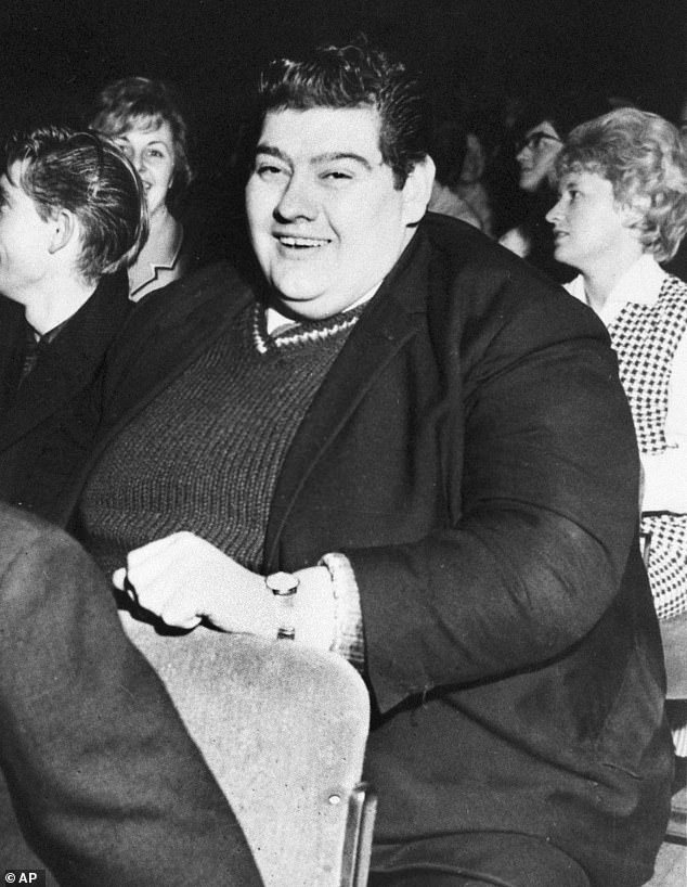 Nhịn ăn liên tục suốt 382 ngày để giảm cân, người đàn ông béo phì sống sót kỳ diệu khiến cả thế giới kinh ngạc-1