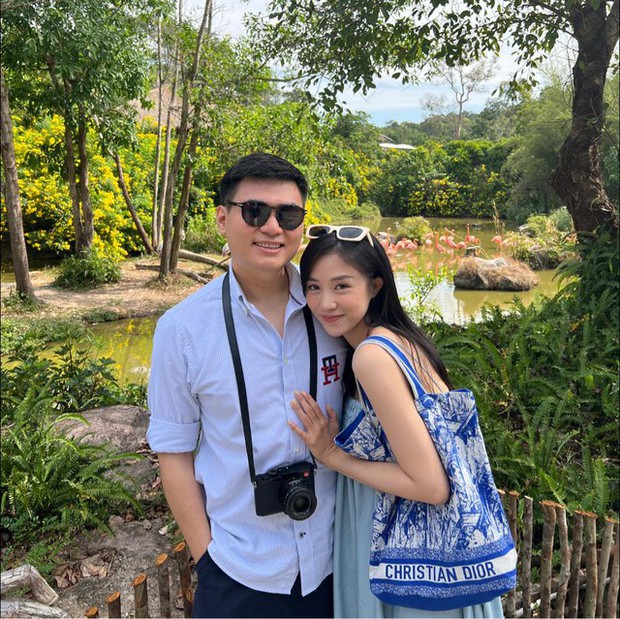 Thiếu gia vứt bỏ hình tượng trầm tính, sơ hở là tiểu phẩm khiến vợ đỡ không nổi: Người ấy là ai?-2