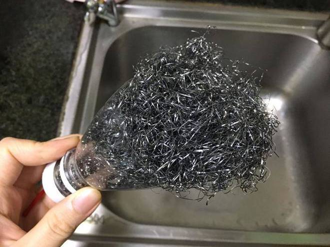 Người thông minh thường nhét cọ sắt vào chai nhựa, biết tác dụng tôi cũng học theo-4