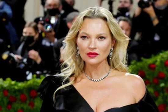 Siêu mẫu Kate Moss tiết lộ 4 món ăn hàng ngày giúp cô trẻ lâu