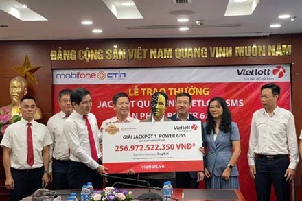 Mua Vietlott cho vui, người đàn ông bất ngờ trúng hơn 250 tỷ đồng