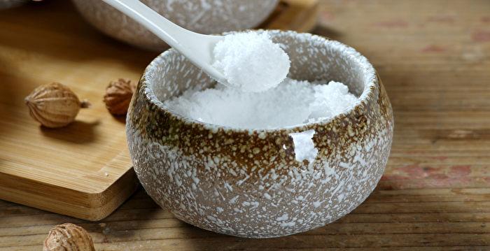 Rắc nắm muối vào tủ lạnh, tưởng nghịch dại nhưng lợi không ngờ, thật tiếc khi không biết mẹo này sớm hơn-1