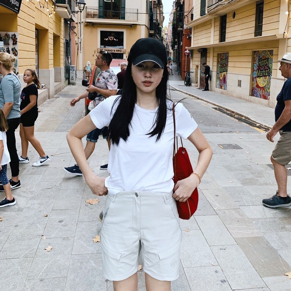 Hoa hậu chuyển giới Nong Poy duy trì phong độ mặc đẹp nhờ trang phục đen - trắng-8