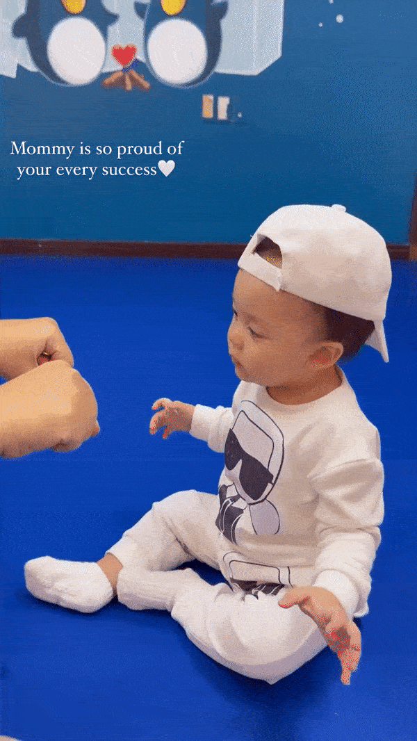 Vợ Tây Bùi Tiến Dũng thốt lên điều này khi theo con trai 9 tháng tuổi đến lớp-2