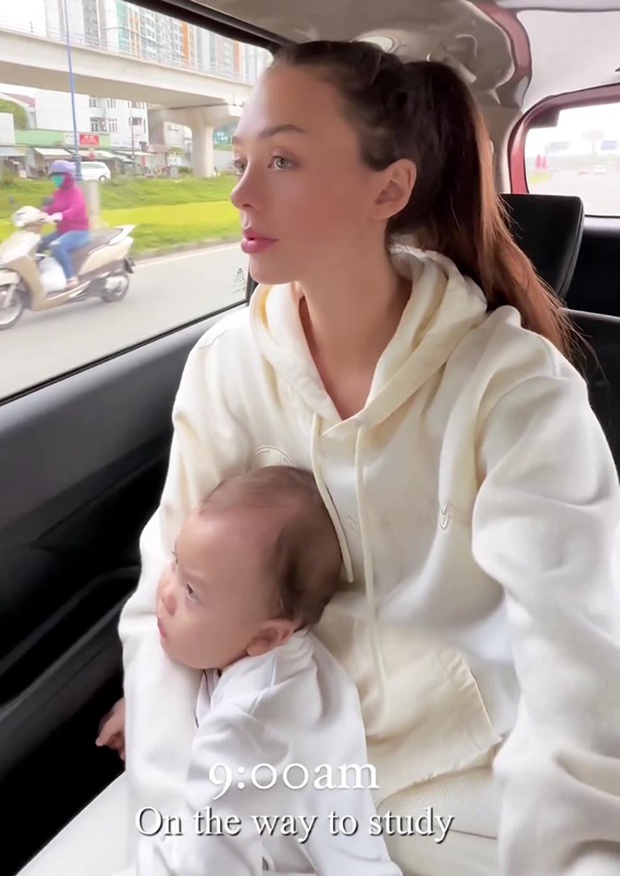 Vợ Tây Bùi Tiến Dũng thốt lên điều này khi theo con trai 9 tháng tuổi đến lớp-6