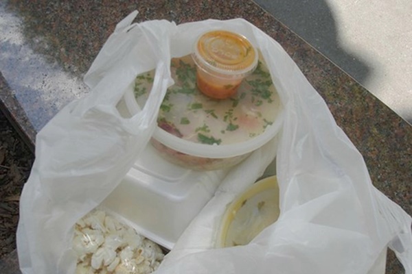 Túi nilon đựng đồ ăn nóng độc hại thế nào?-1