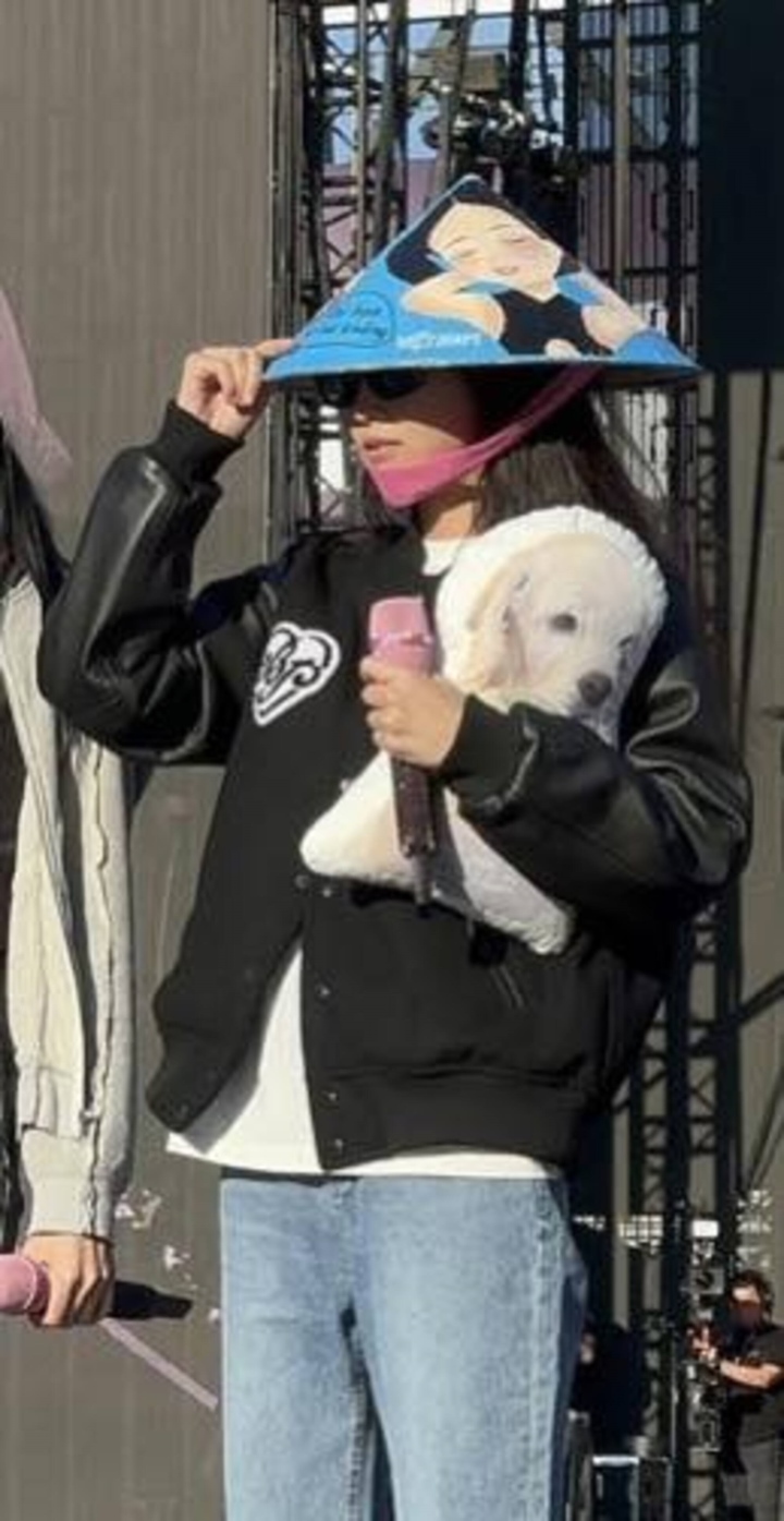 Jennie (BLACKPINK) thích thú đội nón lá See tình ở Mỹ-1