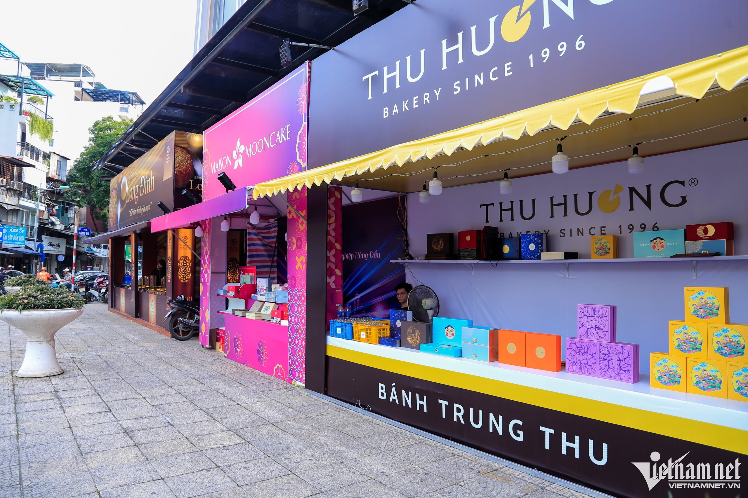 Quà biếu tặng nhà giàu: Bánh trung thu yến sào, vi cá giá vài chục triệu-2