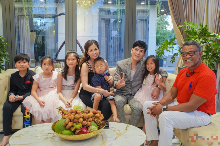 Quách Thành Danh và hành trình chữa bệnh nan y cho con trai út, phòng ngủ như bệnh viện thu nhỏ-2