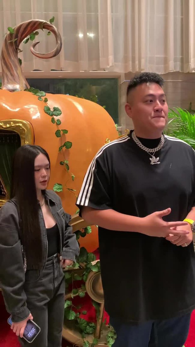 Thiếu gia nhà ông trùm” điện tử dẫn vợ đi sự kiện, ghi điểm với hành động tinh tế-4