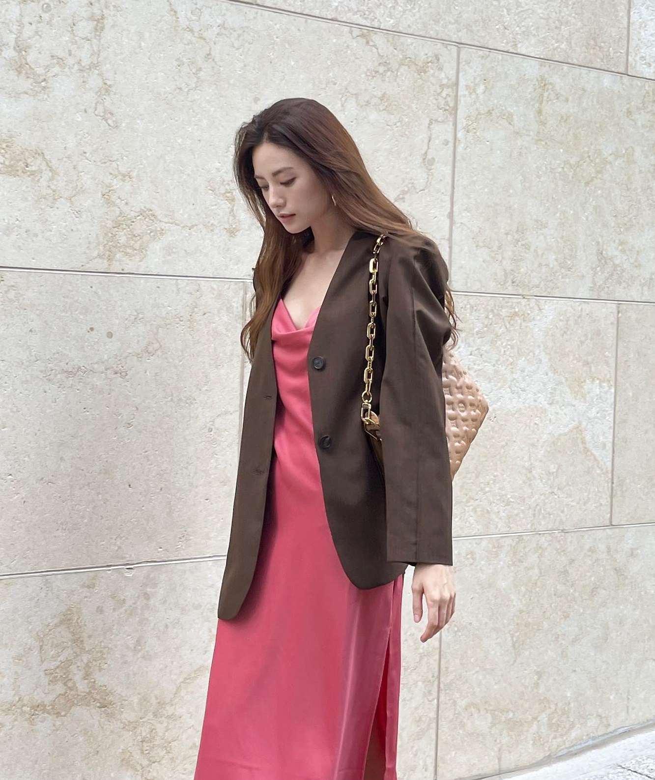 Nữ chính phim Mask Girl có phong cách nữ tính, ấn tượng nhất là những khi diện váy-1