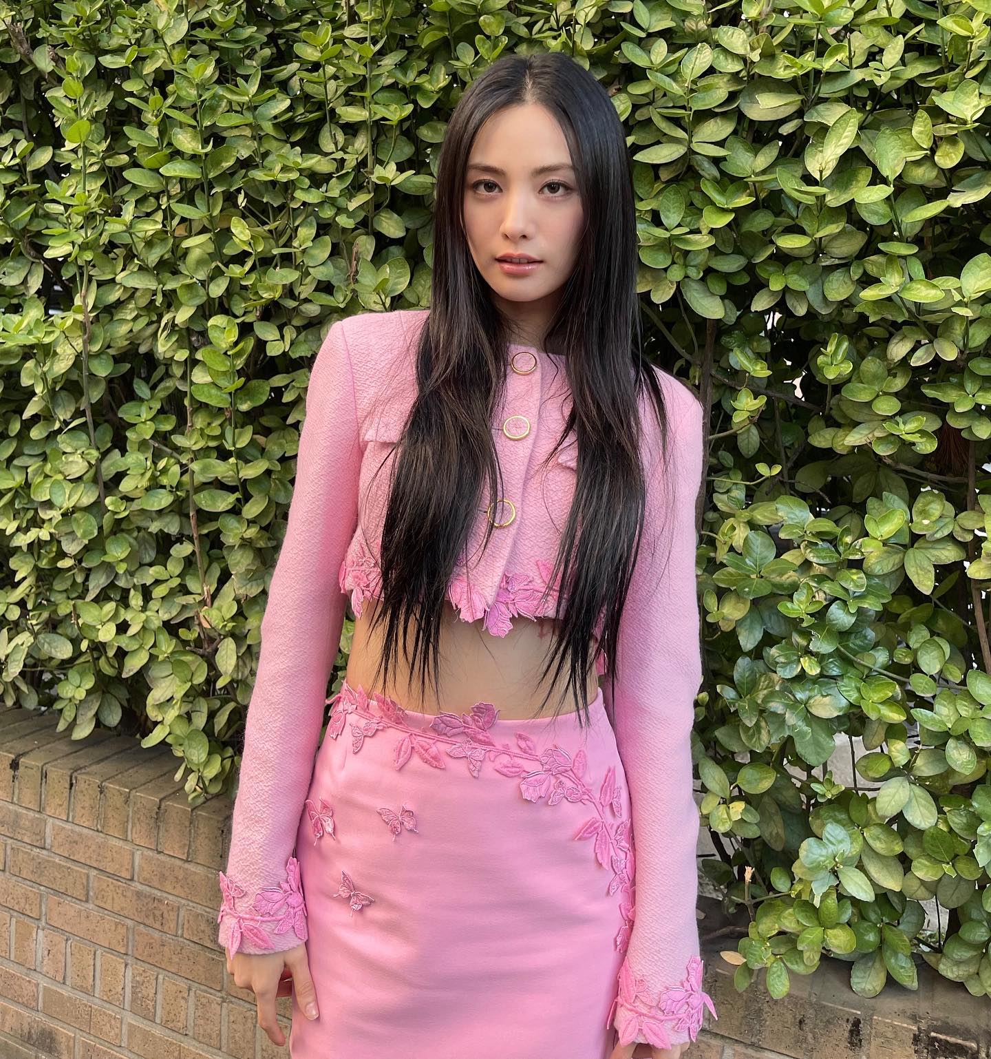 Nữ chính phim Mask Girl có phong cách nữ tính, ấn tượng nhất là những khi diện váy-9