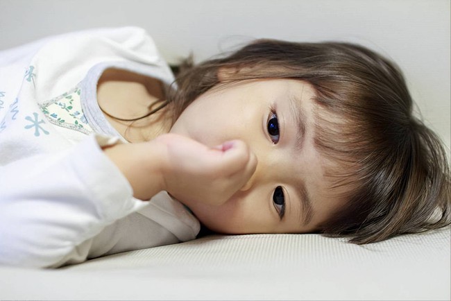 Bé hay cáu kỉnh, nhạy cảm, tập trung kém, có thể mẹ đã bỏ qua đặc điểm quan trọng này-2