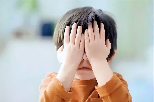 Bé hay cáu kỉnh, nhạy cảm, tập trung kém, có thể mẹ đã bỏ qua đặc điểm quan trọng này-3