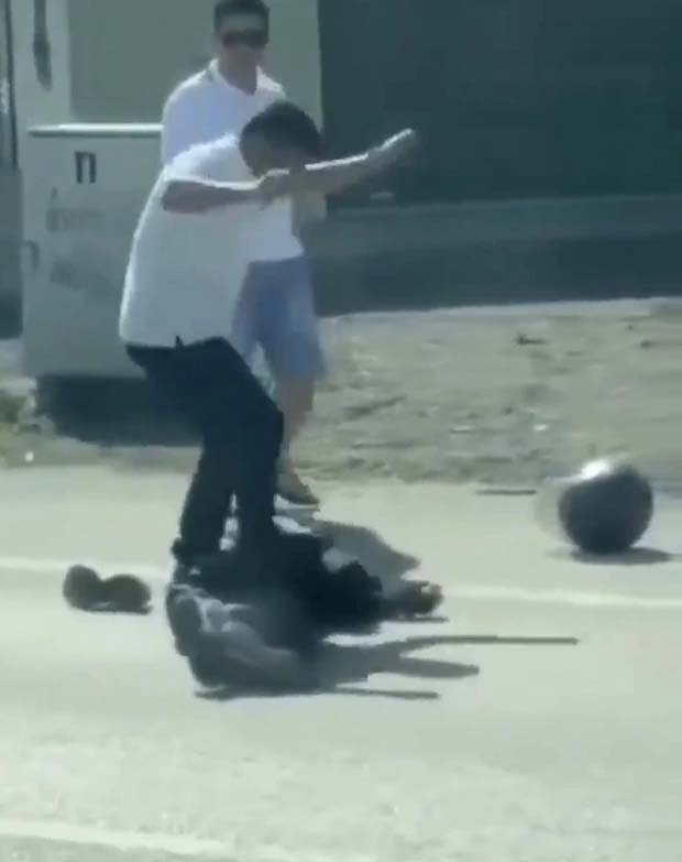 Mẹ nam thanh niên bị đánh dã man vào đầu, mặt trên quốc lộ: Sao chúng ác thế-3
