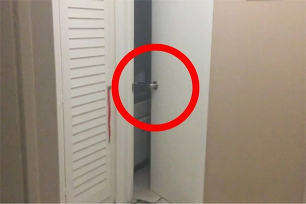 CLIP: Nam thanh niên cầm dao nhọn hoắt khống chế người phụ nữ trong shop quần áo-2