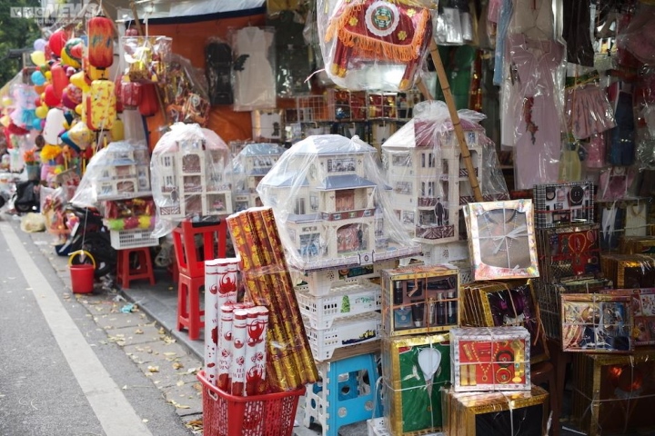 Đủ loại biệt thự có bể bơi, siêu xe sang chảnh hàng mã đón Rằm tháng 7-1