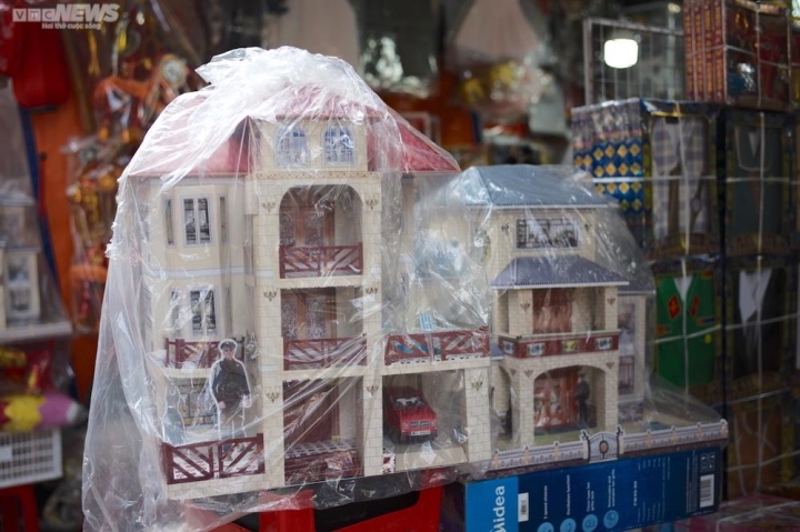 Đủ loại biệt thự có bể bơi, siêu xe sang chảnh hàng mã đón Rằm tháng 7-3