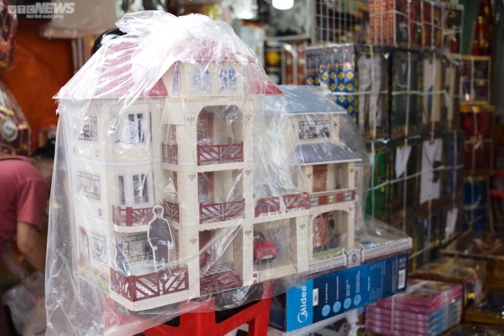 Đủ loại biệt thự có bể bơi, siêu xe sang chảnh hàng mã đón Rằm tháng 7-4