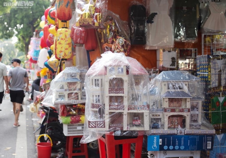 Đủ loại biệt thự có bể bơi, siêu xe sang chảnh hàng mã đón Rằm tháng 7-6