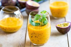 5 số sinh tố vàng tươi tắn canh ty da trắng sáng và tương hỗ hạn chế cân nặng đặc biệt tốt