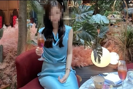 Cuộc sống của con gái nhà đại gia gây tranh cãi: Nghèo liệu có nuôi dạy con hạnh phúc?