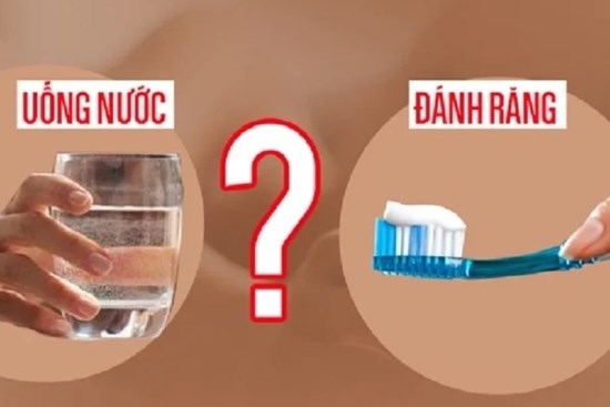 Buổi sáng ngủ dậy nên đánh răng hay uống nước đầu tiên?