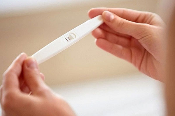 Bàng hoàng phát hiện con gái mới học lớp 11 có thai-1