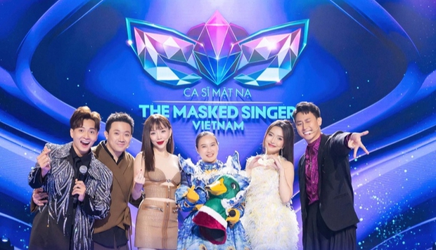 Dân mạng dậy sóng khi Khánh Linh bị loại khỏi Ca Sĩ Mặt Nạ-2