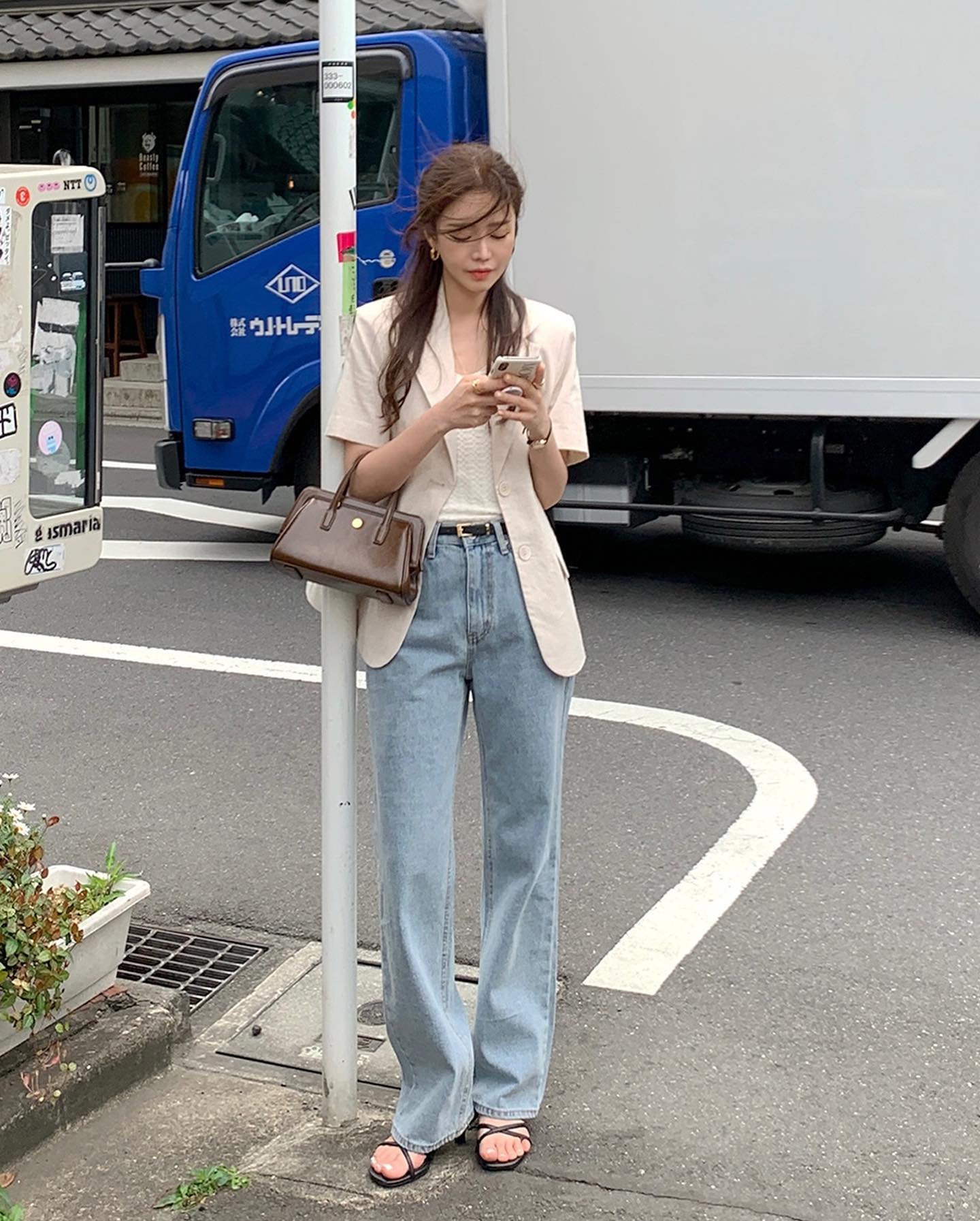 Biến hóa trẻ trung và thanh lịch với 10 cách diện áo blazer cộc tay-2