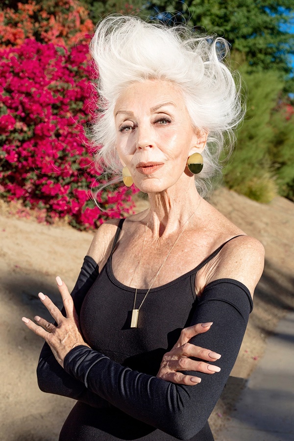 Đóa hoa nở muộn làng mẫu U80 có vóc dáng như thiếu nữ nhờ chăm ăn 1 món, hạn chế 2 món-3