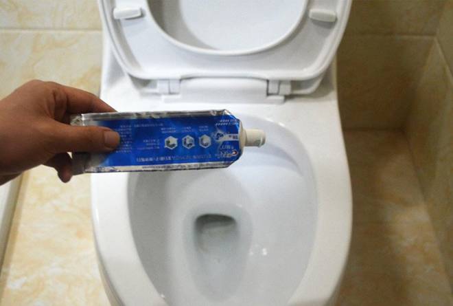 Đừng vứt tuýp kem đánh răng đã dùng hết, hãy ném vào bồn cầu, rất hữu ích lại tiết kiệm-1