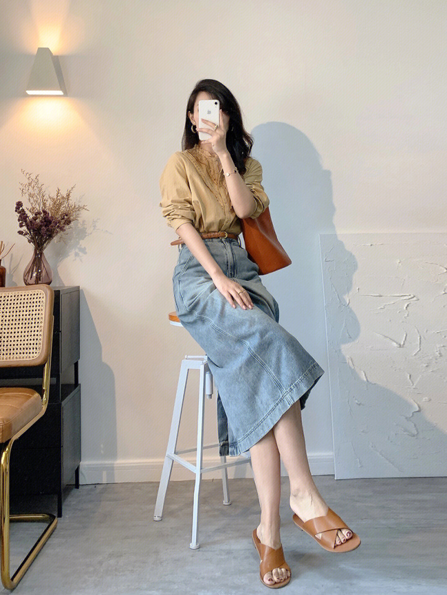 Chân váy denim + sơ mi: Cặp đôi hack tuổi vi diệu cho nàng công sở tuổi 30-5